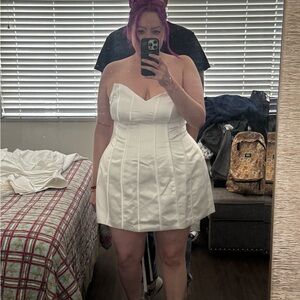 Elegant White Strapless Dress